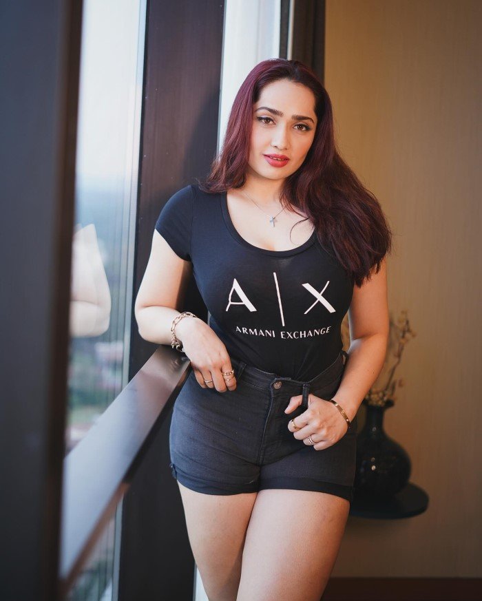 Aditi Mistry Age Biography Family Boyfriend Net Worth Wiki 